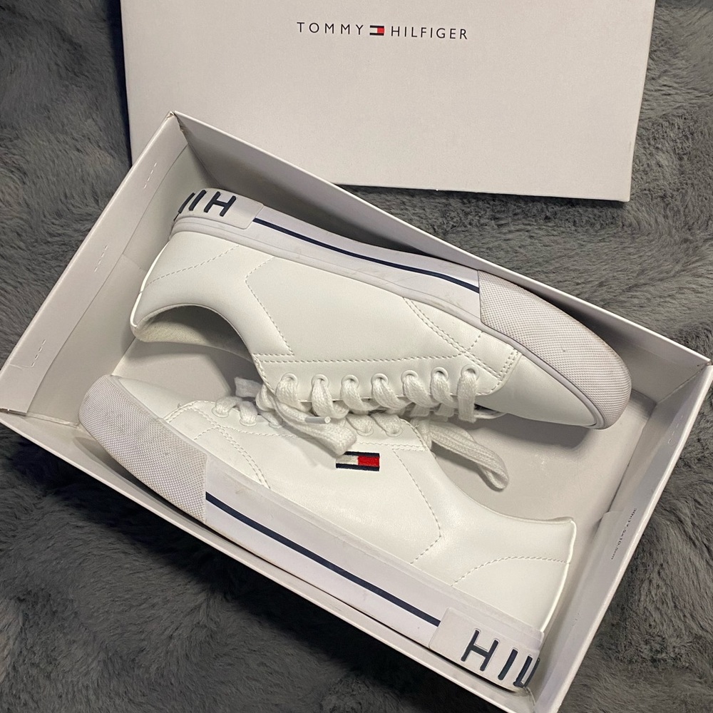 Men’s Tommy Hilfiger white sneakers